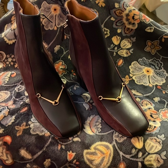 Tory Burch Equestrian Link Ankle Boot NWT - Picture 1 of 8